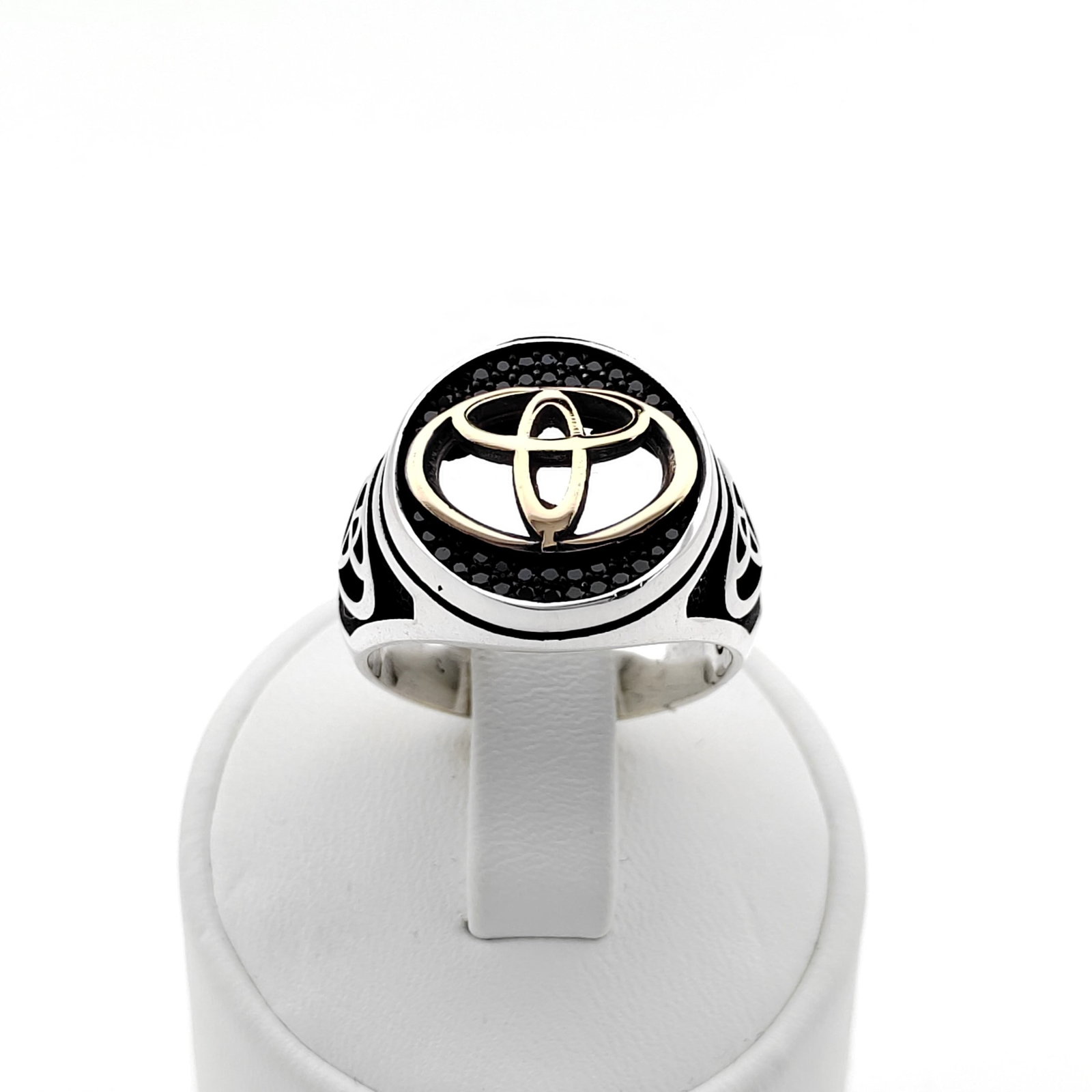 925 Silver Toyota Ring: Title:925 Silver Toyota Ring Description:925 Silver Toyota Ring -Weight:9g -Size: US Size 10 (20mm) With Gift Box Express Shipping.Carrier:DHL Express Combine Shipping Prices: 2 lots 30$ 3 lots 35$ 4 
