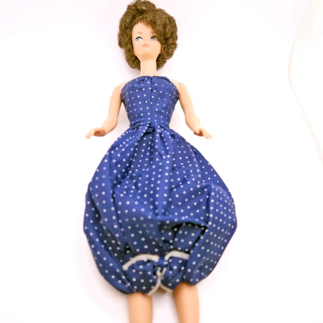 1959 Original Gay Parisienne Barbie Dress: Title: 1959 Original Gay Parisienne Barbie DressDescription: Rare Original 1959 Gay Parisienne Barbie Dress #964Only produced in 1959Near Mint with Barbie tag intactDark Blue Rayon Taffeta Bubble Dres