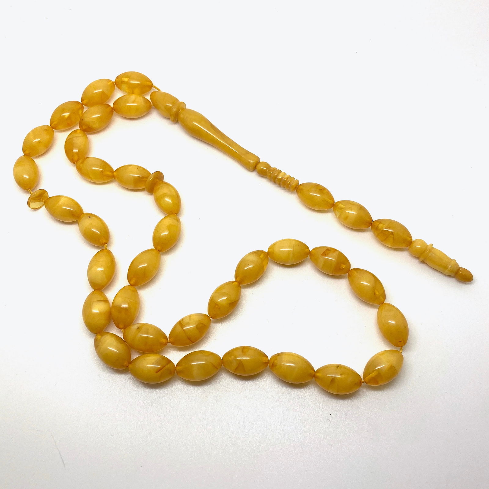 Beautiful Amber Tesbih made from Olive shaped Amber beads: Title:Beautiful Amber Tesbih made from Olive shaped Amber beads Metal:None Gemstone:Amber Weights:37.5 g Size:Bead size: 10.0 x 16.66 mm Bead size: 0.394 x 0.656 inches Made of: (Reconstituted Amber o