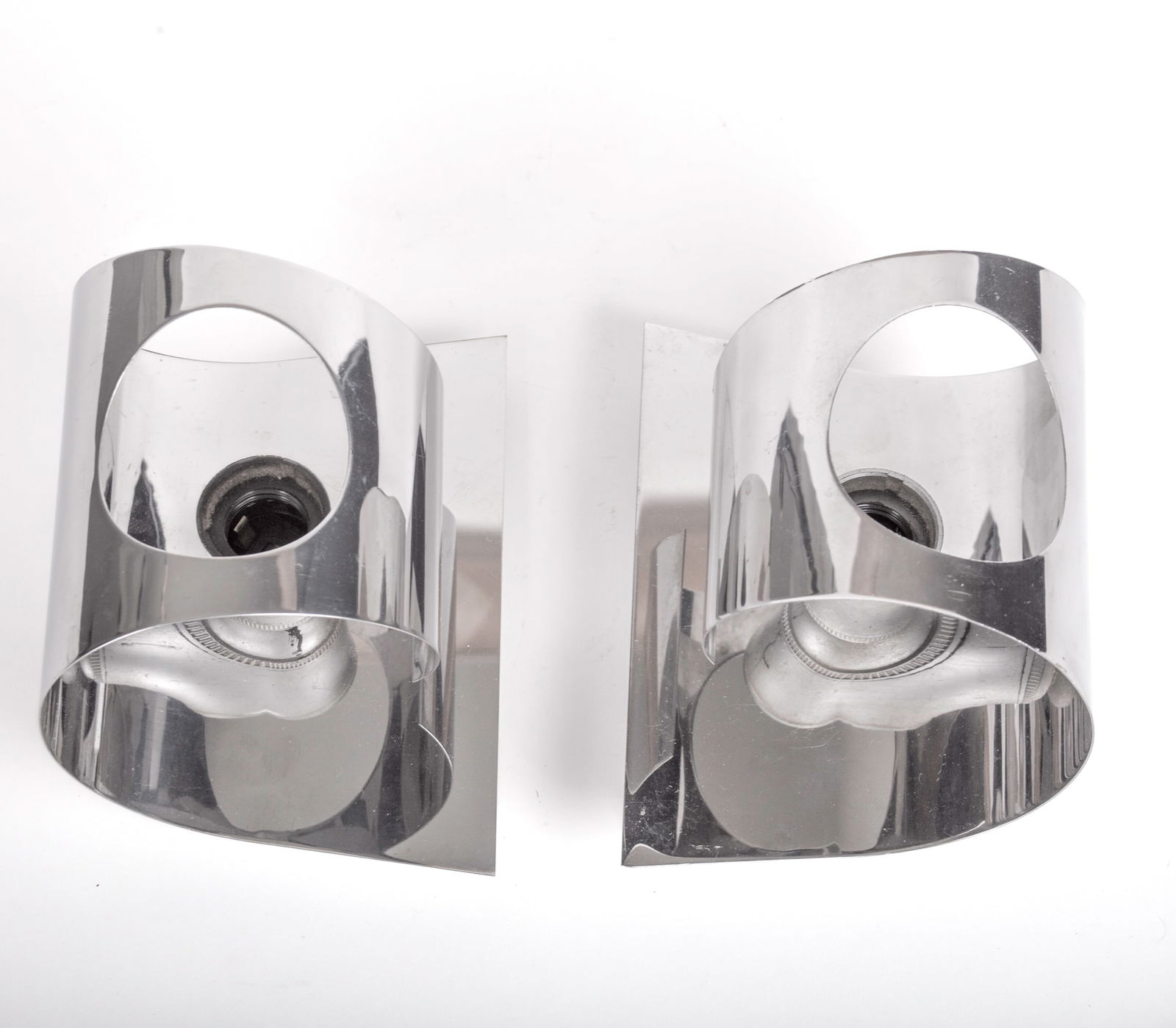 Pair Modern Sconces Aluminium in the manner of Max Sauze: Brutalist alluminium pair of sconces , possibly from Max Sauze . The designer works with aluminum and designs shapes to wish he adds lighting. Pioneer in the field, the company bearing his grows very
