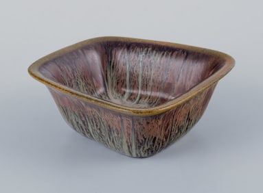 Gunnar Nylund for Rörstrand, small ceramic bowl with beautiful glaze in green-brown tones.