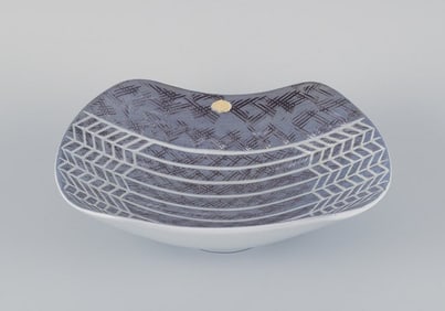 Mari Simmulson for Upsala-Ekeby, large ceramic bowl in a modernist design with gray-toned glaze.