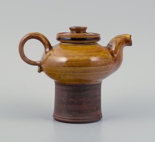 Kähler, small teapot in uranium glaze.