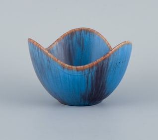 Gunnar Nylund (1904-1997) for Rörstrand, ceramic bowl in shades of blue and brown.