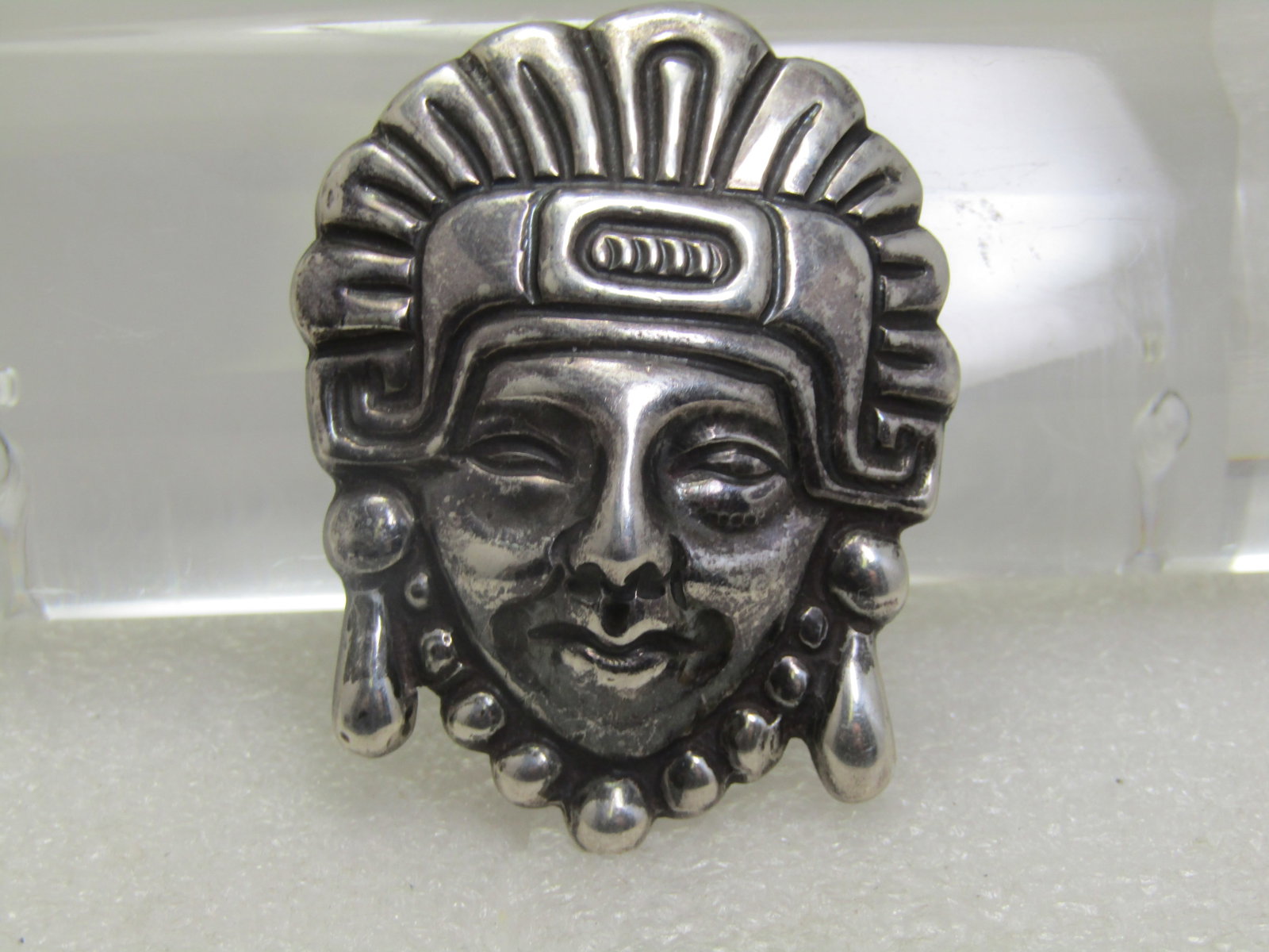 Vintage Sterling Mayan Face Brooch, Mexico, Signed M. Velazquez: Title: Vintage Sterling Mayan Face Brooch, Mexico, Signed M. Velazquez Metal Purity: Vintage Sterling Mayan Face Brooch, Mexico, Signed M. Velazquez. Figural brooch of an Incan/Mayan face with headdre
