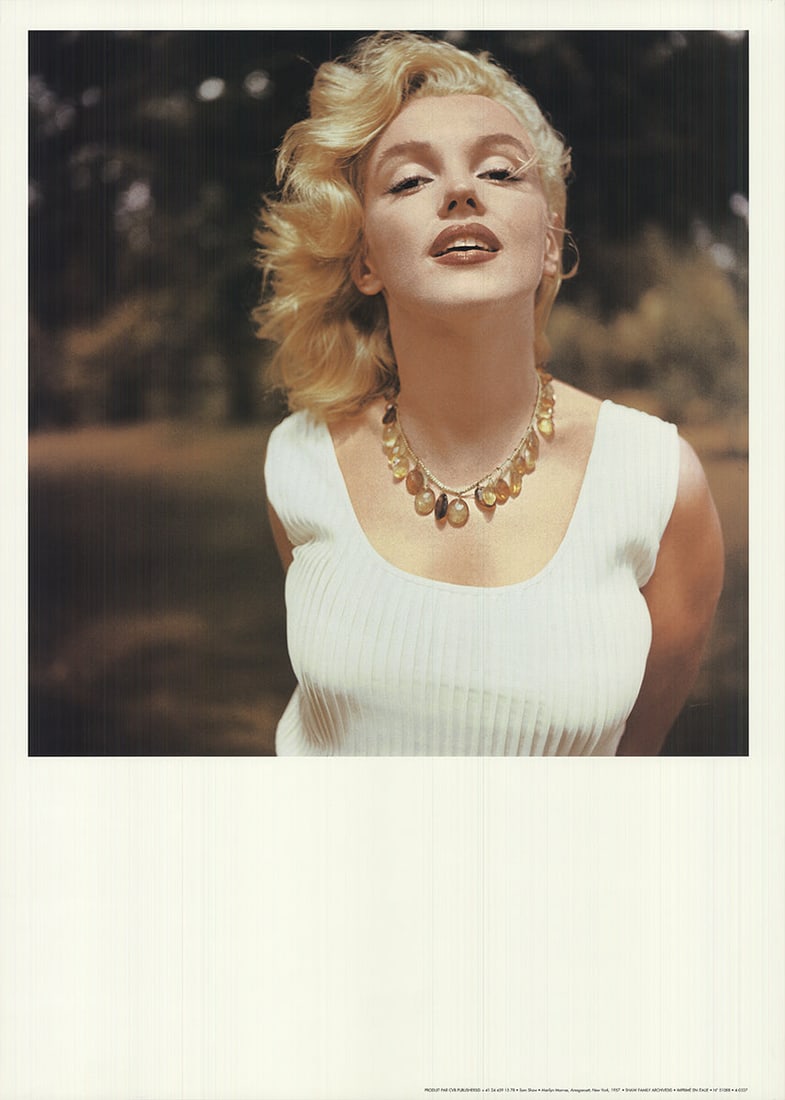 Sam Shaw - Marilyn Monroe - Offset Lithograph 27.5" x 19.75": Marilyn Monroe by Sam Shaw, Unsigned Offset Lithograph. Paper size is 27.5 x 19.75 inches, with an image size of 18.25 x 18 inches. The Offset Lithograph is from an unknown edition size. and is not fr