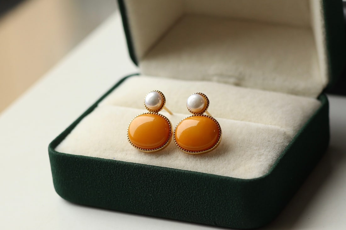 Natural beeswax pearl earrings: Natural beeswax pearl earrings. Sterling silver plated with 18k gold. Loose stone 8*10mm. Rich wax Reserve: $100.00 Shipping: Domestic: Shipping rates are determined by destination International: Fore