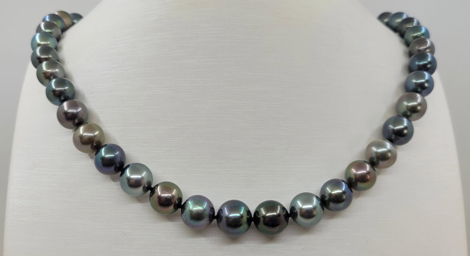Certified Multi Tahitian Pearls - 8.1x10.8mm: Title: Certified Multi Tahitian Pearls - 8.1x10.8mm Description: This necklace is in the category of the Tahitian Pearls according to the tested results and the P.S.L criteria. Emerging from the tropi