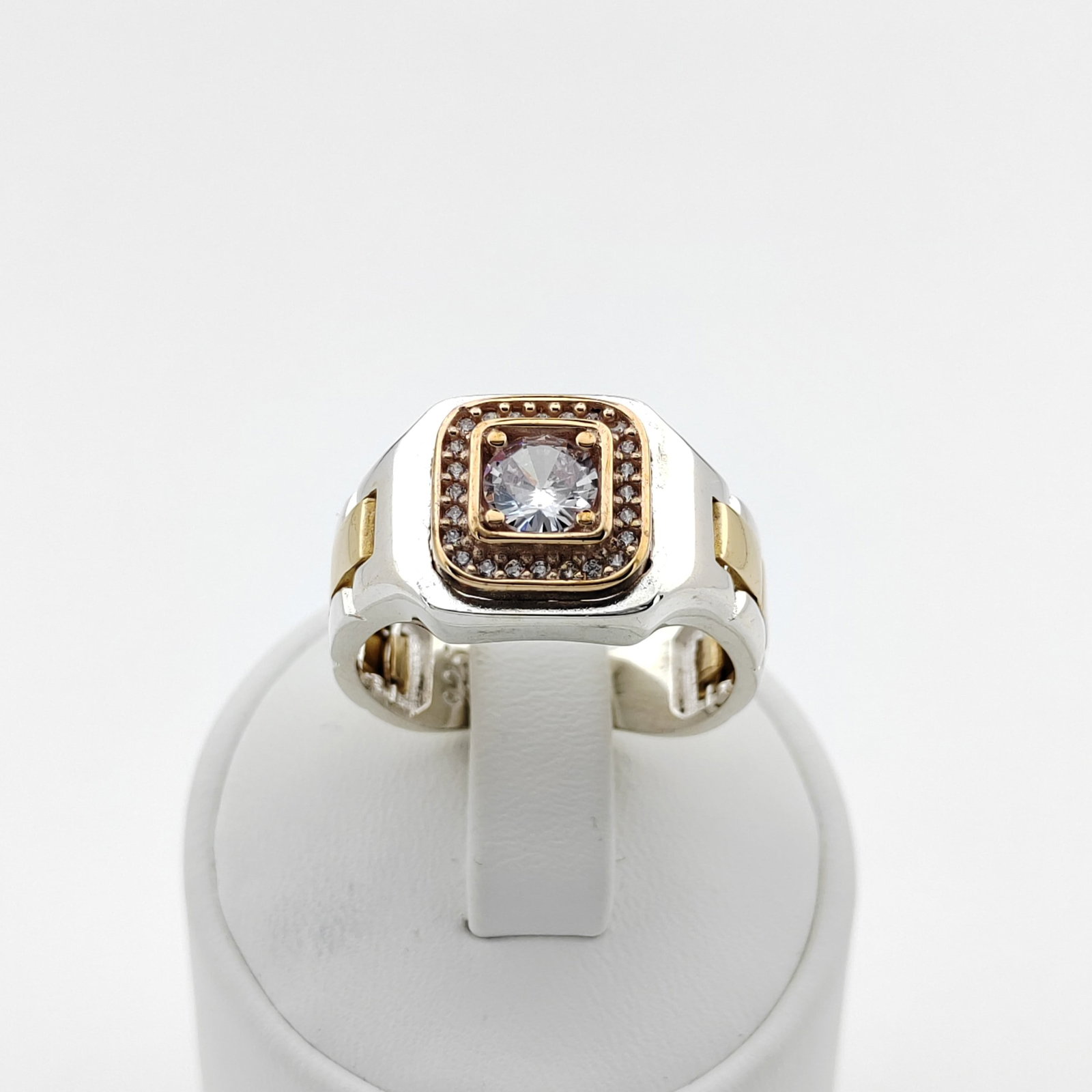 925 Silver Men's Ring Ornated with White Zircons: Description: 925 Silver Men's Ring Ornated with White Zircons -Weight:7.7g -Size: US Size 10.75 (20.50mm) With Gift Box Express Shipping.Carrier:DHL Express Combine Shipping Prices: 2 lots 30$ 3 lots 