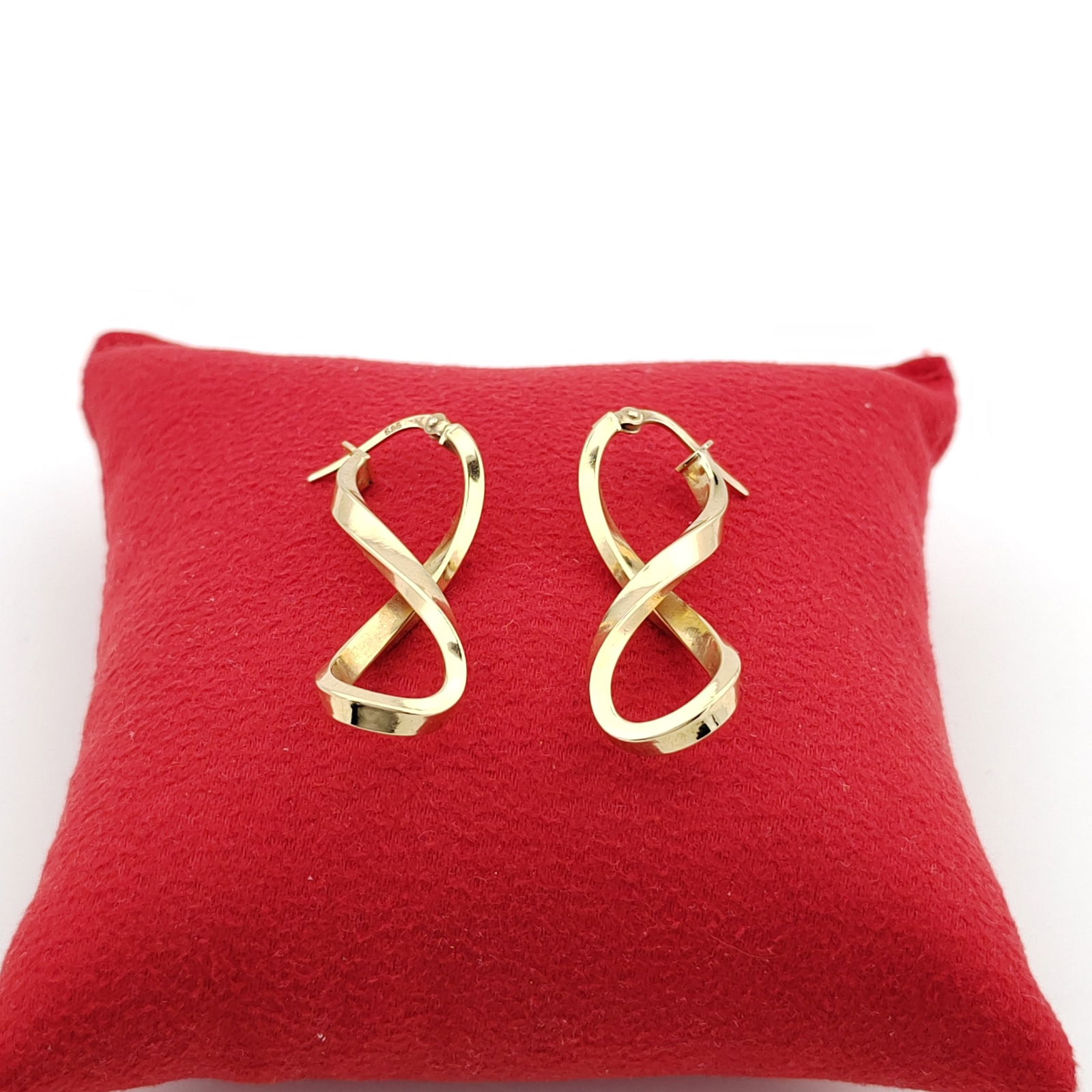 14K 585 Yellow Gold infinity Earrings,Women Earrings: Description: 14K 585 Yellow Gold infinity Earrings,Women Earrings Condition:New -Weight:2.37g -Size:0.47x1.45 inch (12x37mm) With Gift Box Express Shipping.Carrier:DHL Express Combine Shipping Prices: