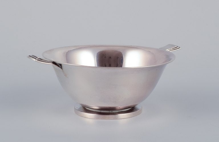 Evald Nielsen, Danish silversmith. Art Deco bowl in 830 silver. (1 of 5)
