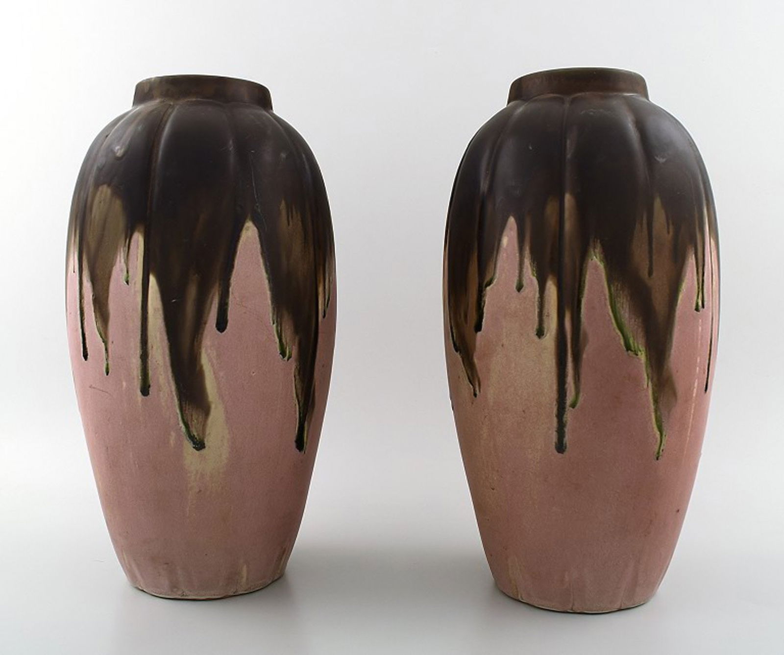 Gilbert Metenier, French ceramist. A pair of Art Deco pottery vases in flaming glaze.: Gilbert Metenier, French ceramist. A pair of Art Deco pottery vases in flaming glaze. 1920-30s. Signed. Measures: 31 cm. x 13 cm. In perfect condition. Gilbert Metenier was born in 1876 and took over
