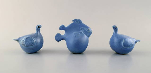 Gösta Grähs for Rörstrand / Rørstrand. Three figures in glazed ceramics. Fish: Gösta Grähs for Rörstrand / Rørstrand. Three figures in glazed ceramics. Fish and birds. 1970's. Fish measures: 10.5 x 9.5 cm. Birds measure: 9 x 7.5 cm. In very good condition. St