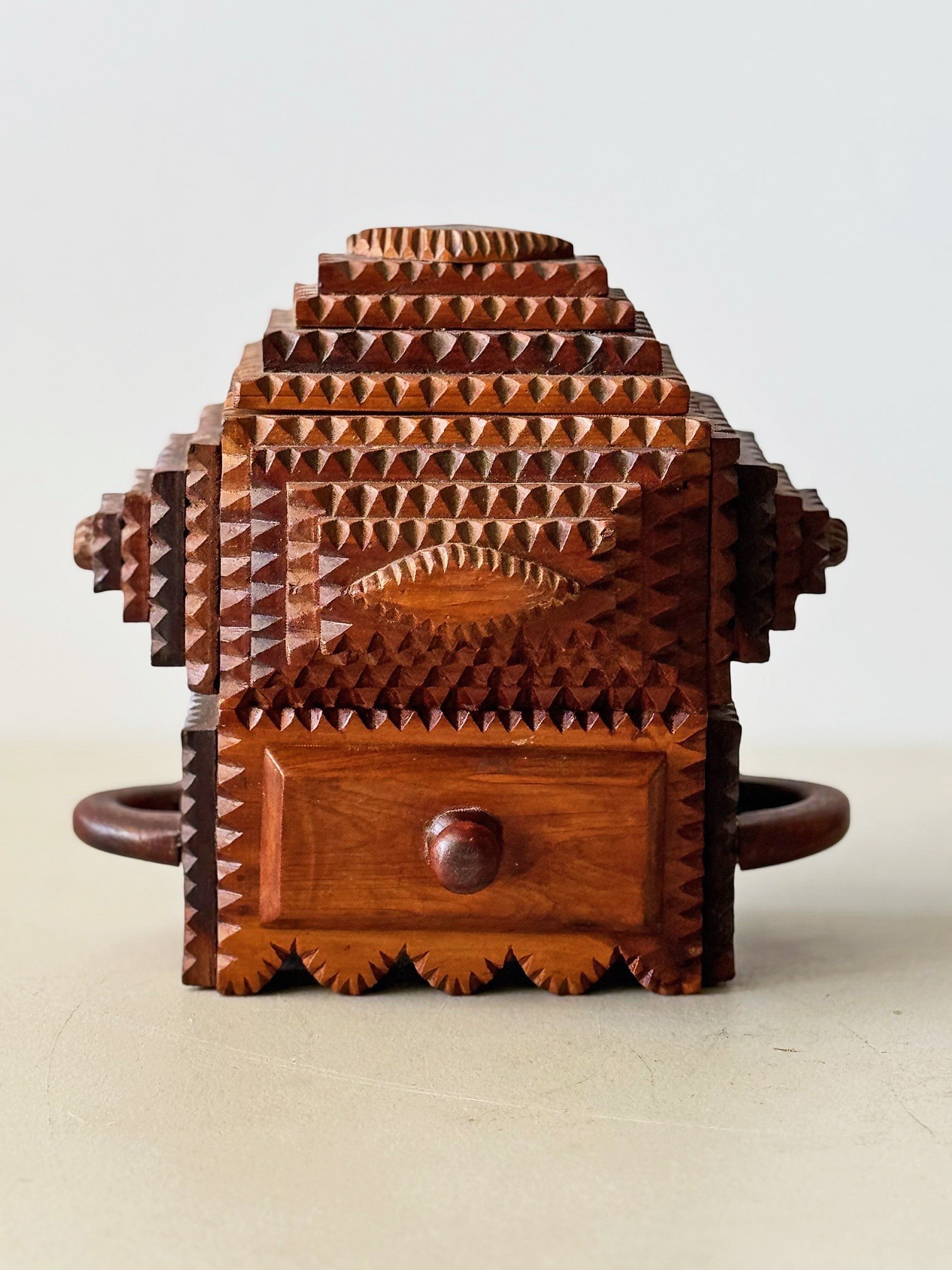 Prisoner Artist "Gus" Wynn's Tramp Art Box (1 of 9)