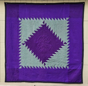 Amish sawtoothed diamond quilt