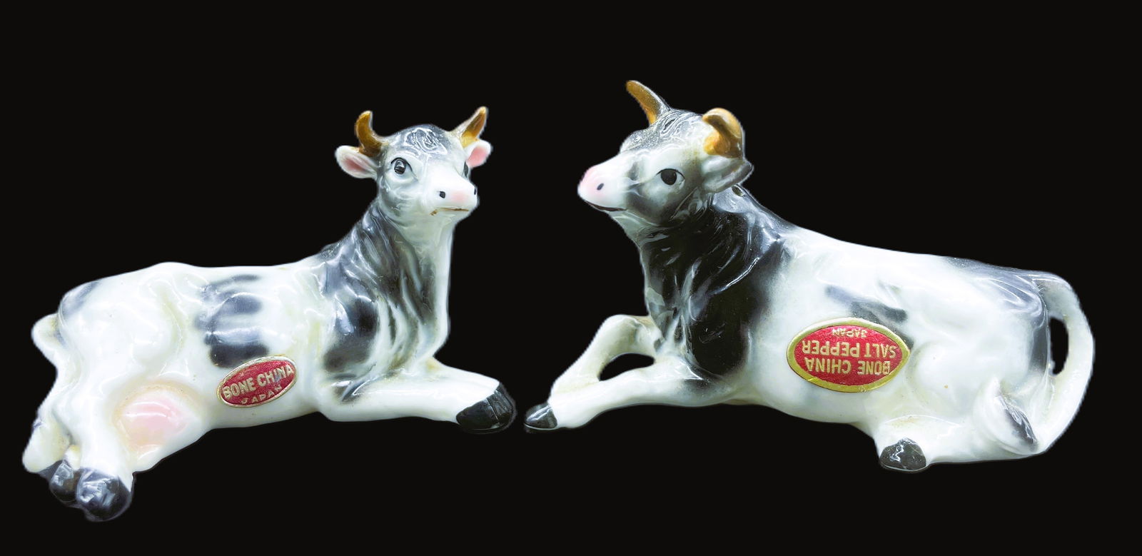 Vintage Cow & Bull Bone China Salt & Pepper Japan: Title: Vintage Cow & Bull Bone China Salt & Pepper Japan Date/Period: approx 1950's Dimension: approx 2.5 x 1.5 Material: bone china Additional Information: Vintage Cow & Bull Bone China Salt & Pepper