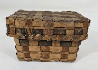 Miniature woodlands basket