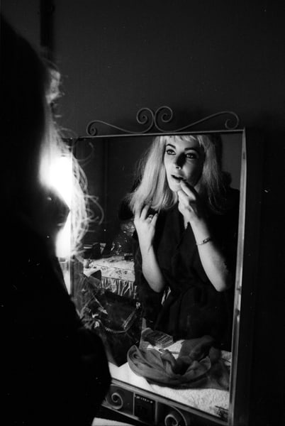 Liz Taylor Portrait Session In Blonde Wig ' By Michael Ochs Pigment Fine Art Baryta: Description ' Liz Taylor Portrait Session In Blonde Wig ' by Michael Ochs 1963: Actress Elizabeth Taylor poses for a portrait session wearing a blonde wig while fixing her make up and hair in 1963. (P