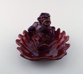 Karl Hansen Reistrup for Kähler. Rare dish with grotesque in beautiful luster glaze. 1890's.