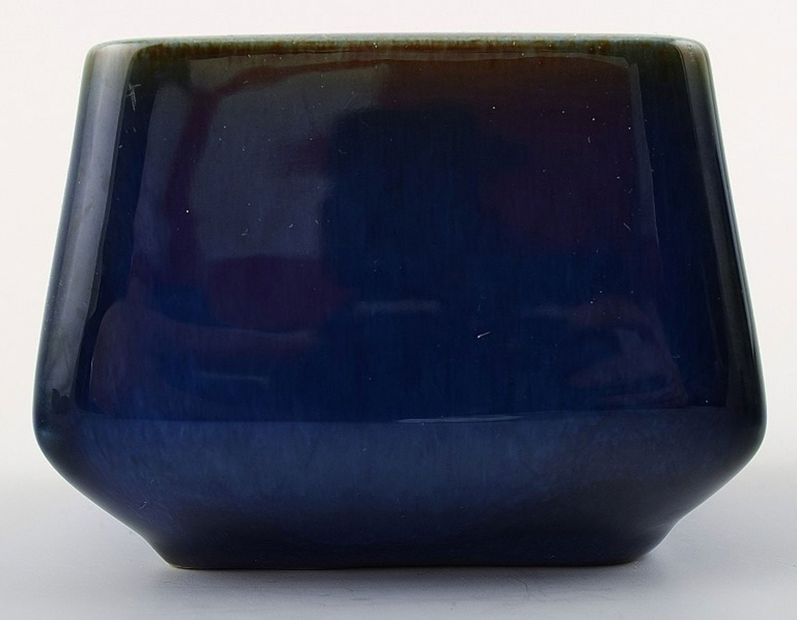 Sven Jonson, Gustavsberg "Lagun" stoneware vase.: Sven Jonson, Gustavsberg "Lagun" stoneware vase. Measures 6 x 7 cm. In perfect condition. Reserve: $88.00 Shipping: Domestic: Shipping rates are determined by destination International: Foreign shippi