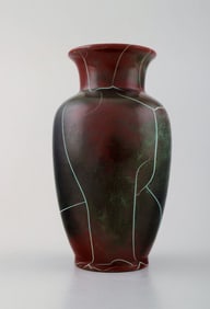Richard Uhlemeyer, German ceramist. Ceramic vase, beautiful cracked glaze in green red shades.