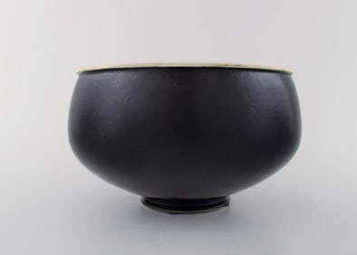 Unique Ceramics bowl by Birthe Sahl, Halvrimmen, Denmark. Late 20 c.