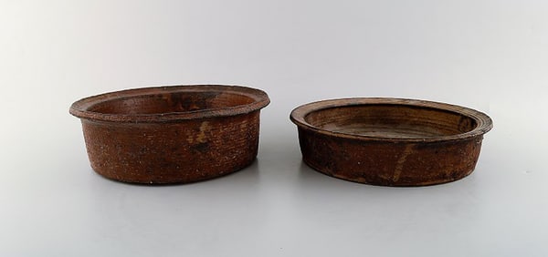 Niels Oluf 'Jeppe' Thorkelin-Eriksen (1926-1981). Danish potter. 2 unique bowls in raku burned clay.