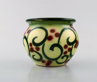Danish ceramist. Small flower pot in glazed ceramics. 1950 / 60's.