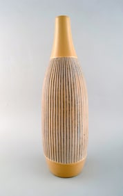 Scandinavian ceramist. Large vase in glazed ceramic with grooved body. Late 20th century.