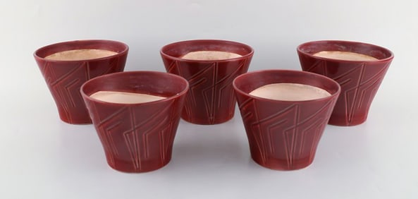 Five Bo Fajans Marianne flower pots in glazed ceramic. Beautiful red glaze and geometric pattern.