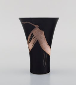 European studio ceramist. Unique vase in glazed ceramics. Ca. 1980.