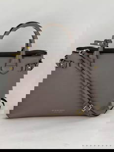 Burberry Banner House Check Leather Canvas Medium Hand Shoulder Bag: Pre-Owned 100% Authentic Burberry Banner Medium House Check Tote RATING: B/C... Good, shows sign of regular use, item shows visible wear MATERIAL: leather, canvas STRAP: adjustable, removable Burberry