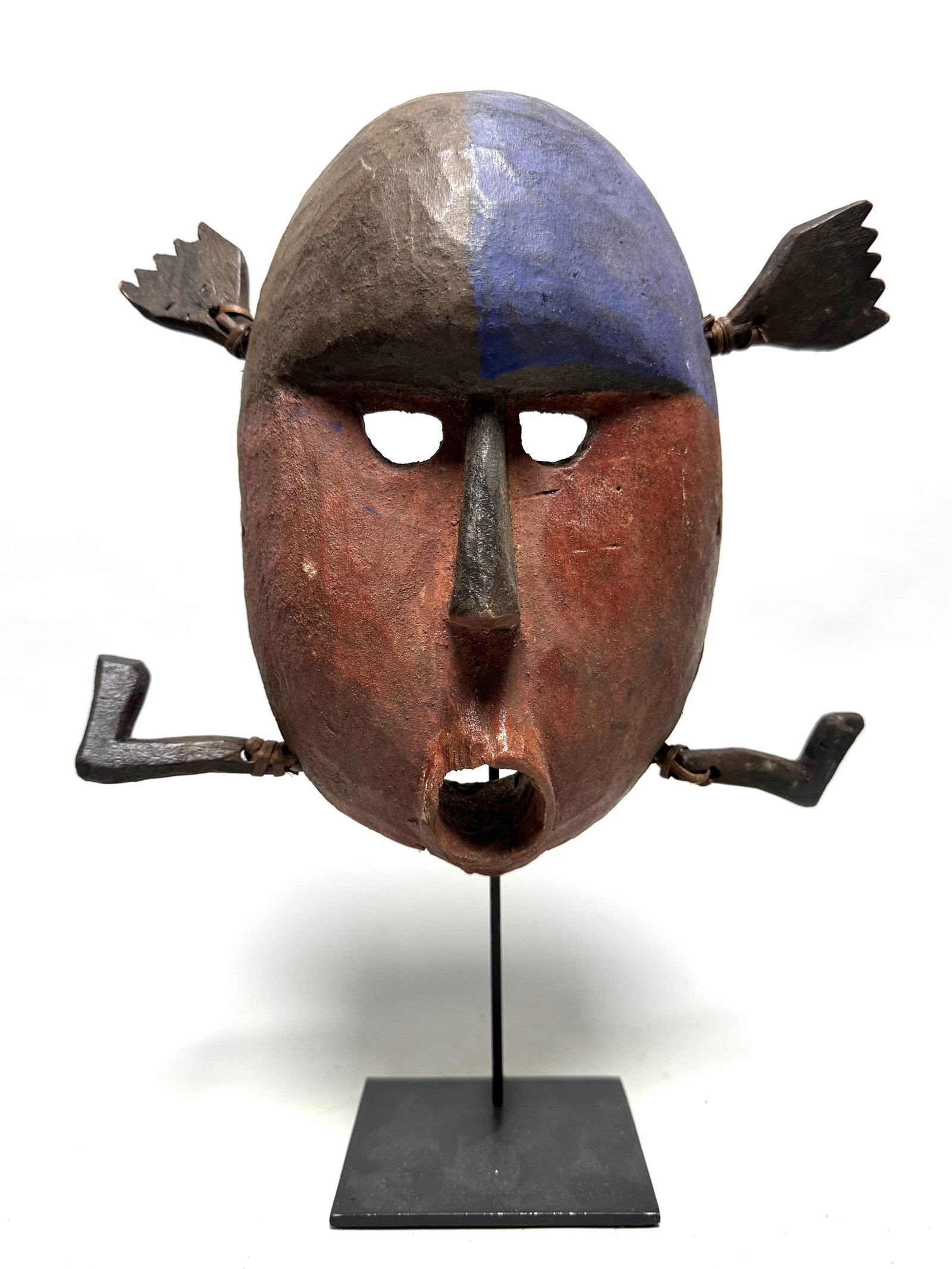 Rare Yua Mask made by the Yupik People who live on the West Coast of Alaska.: Yua Mask made by the Yupik People who live on the West Coast of Alaska. are famous for their craftsmanship of ceremonial masks. Their aspect varies depending on their use, ranging from little finger m