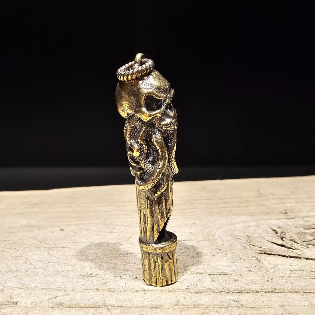 Cracken Brass Whistle: 2" Long whistle Wonderful heavy brass whistle. Such a great little piece. Highly detailed ! Be sure to see the images.. Nice quality!,....great for any early home decor Reserve: $10.00 Shipping: Domes