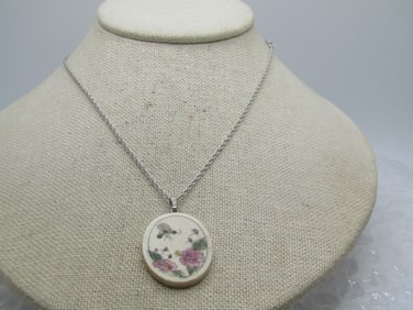 Vintage Scrimshaw Floral Buzzing Bee Necklace, 18", Signed