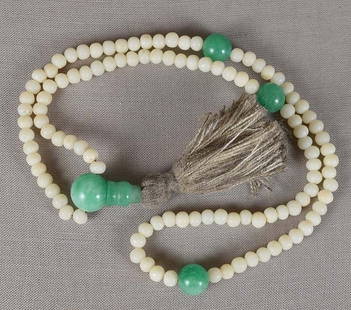 19c Chinese / Tibetan angel skin CORAL BUDDHIST ROSARY mala: Late 19th century small Chinese / Tibetan mala - Buddhist rosary consisting of 108 Chinese angel skin coral prayer beads and 4 jadeite ones that serve as spacers dividing the prayer beads into groups