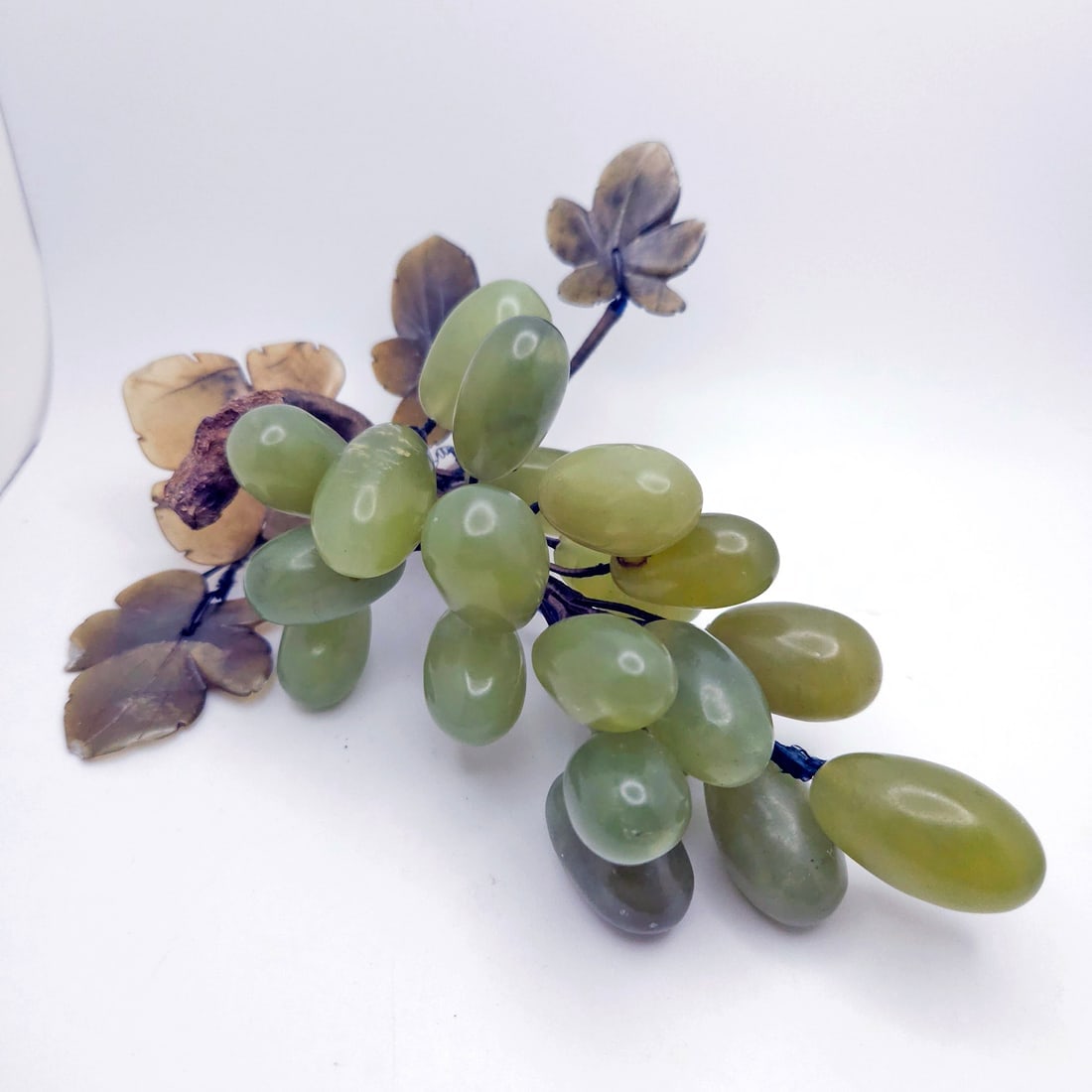 Realistic Cluster of 20 Decorative Jadeite Jade Onyx Grapes (1 of 8)