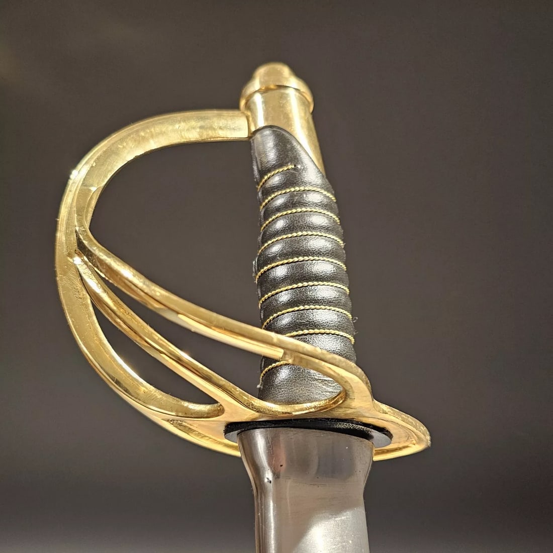 40" Civil War Heavy Calvary Saber Sword: 40" sword,..41 3/4" Long with steel scabbard Nice Reproduction civil war sword. Dull carbon steel blade with India markings on one side. Please see all the images for the best details. Reserve: $80.00