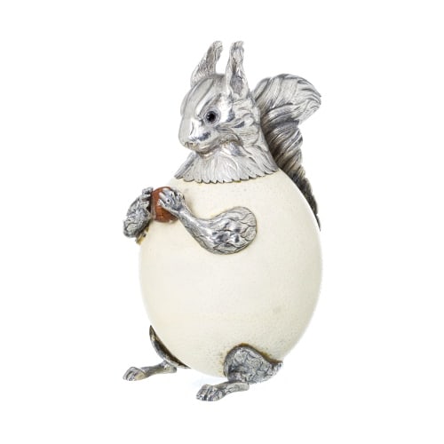SILVER | SQUIRREL IN SILVER - MANUEL ALCINO: Title: SILVER | SQUIRREL IN SILVER - MANUEL ALCINO Date/Period: 20th century Dimension: 24 cm | 9,45 inches Weight: Material: Silver Additional Information: Portuguese silver sculpture with 925/1000 e