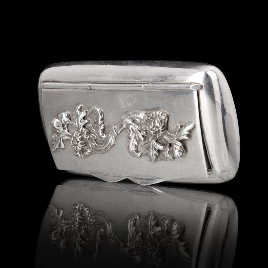SILVER | SILVER PILL BOX: Title: SILVER | SILVER PILL BOX Date/Period: 20th century Dimension: 9 cm | 3,54 inches Weight: 73 grams | 2,57 oz Material: Silver Additional Information: Portuguese, lid decorated with plant element