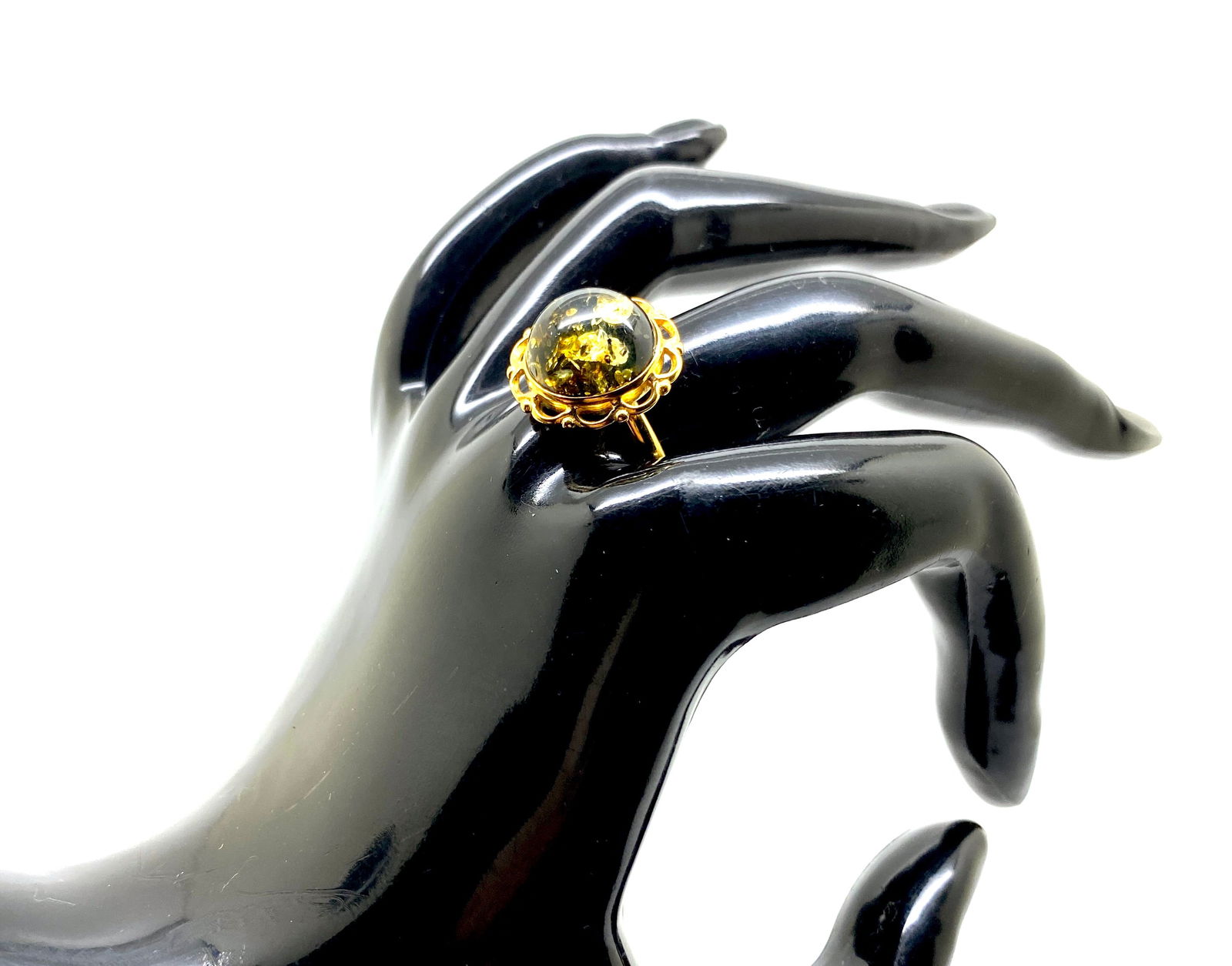 Outstanding Amber Ring: Title: Outstanding Amber Ring Metal: 925 Silver-Gold Plated Gemstone: Amber Weight: 3.51 g Size/Dimensions: Inner diameter: 17.8 x 17.8 mm Size: 27.0 x 16.0 x 19.5 mm Size: 1.063 x 0.63 x 0.768 inches