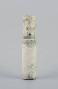Hans Hedberg for Biot, France, unique ceramic vase with speckled glaze in light tones.: Hans Hedberg for Biot, France, unique ceramic vase with speckled glaze in light tones. Approx. 1980. Signed. In excellent condition with a minor production flaw. Dimensions: H 21.0 cm x D 5.0 cm. Rese