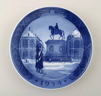 Royal Copenhagen, Christmas plate from 1954.: Royal Copenhagen, Christmas plate from 1954. In perfect condition. 1st factory quality Measures: 17 cm. Reserve: $67.00 Shipping: Domestic: Shipping rates are determined by destination International: