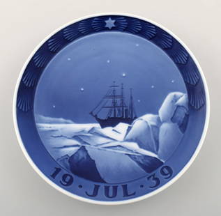 Royal Copenhagen, Christmas plate from 1939.: Royal Copenhagen, Christmas plate from 1939. In perfect condition. 1st factory quality Measures: 17 cm. Reserve: $315.00 Shipping: Domestic: Shipping rates are determined by destination International: