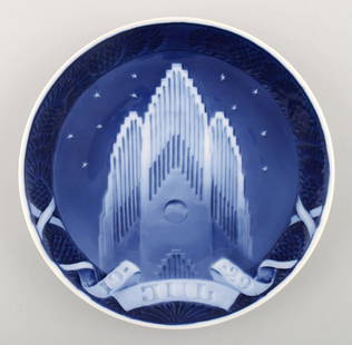 Royal Copenhagen, Christmas plate from 1929.: Royal Copenhagen, Christmas plate from 1929. In perfect condition. 1st factory quality Measures: 17 cm. Reserve: $49.00 Shipping: Domestic: Shipping rates are determined by destination International: