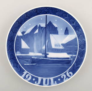 Royal Copenhagen, Christmas plate from 1926.: Royal Copenhagen, Christmas plate from 1926. In perfect condition. 1st factory quality Measures: 17 cm. Reserve: $42.00 Shipping: Domestic: Shipping rates are determined by destination International: