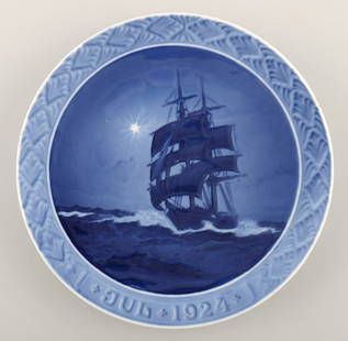 Royal Copenhagen, Christmas plate from 1924.: Royal Copenhagen, Christmas plate from 1924. In perfect condition. 1st factory quality Measures: 17 cm. Reserve: $42.00 Shipping: Domestic: Shipping rates are determined by destination International: