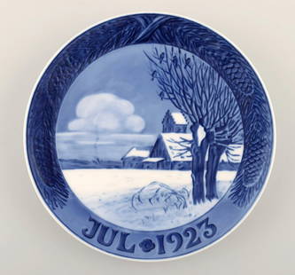 Royal Copenhagen, Christmas plate from 1923.: Royal Copenhagen, Christmas plate from 1923. In perfect condition. 1st factory quality Measures: 17 cm. Reserve: $42.00 Shipping: Domestic: Shipping rates are determined by destination International: