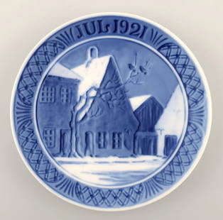 Royal Copenhagen, Christmas plate from 1921.: Royal Copenhagen, Christmas plate from 1921. In perfect condition. 1st factory quality Measures: 17 cm. Reserve: $42.00 Shipping: Domestic: Shipping rates are determined by destination International: