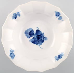 Royal Copenhagen Blue Flower Angular, large cake dish on foot. Decoration number 10/8530. (1 of 4)